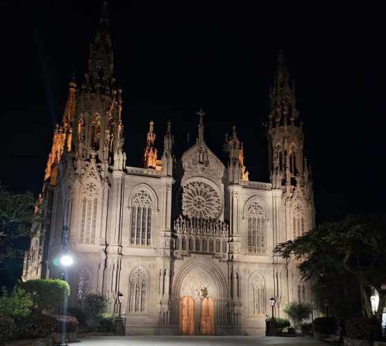Fachadas Doradas En Arucas Día Internacional Del Cáncer Infantil_2 (1)