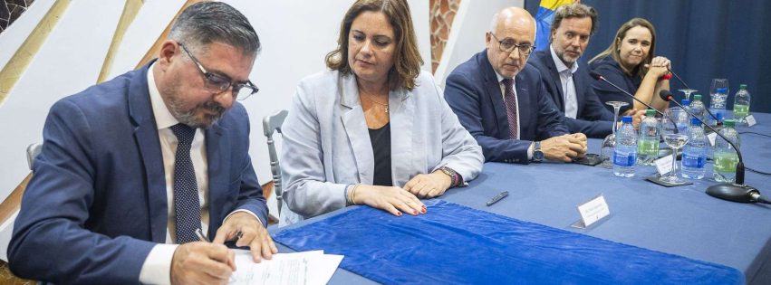 Firma de compraventa de la marina del Real Club Náutico de Gran Canaria