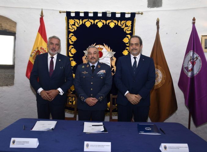 Foto 2_Firma colaboración EA_ULPGC_ULL