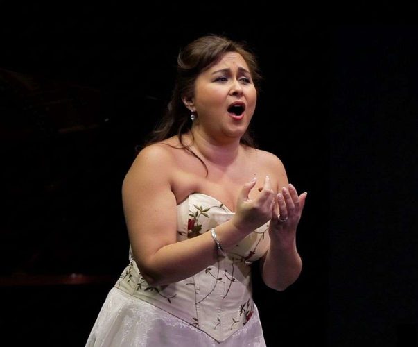 Foto Judith Pezoa Soprano_esc