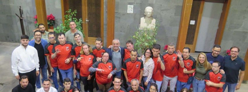 Foto de familia con el alcalde Alfredo Gonçalves Ferreira tras la presentación oficial del nuevo equipo 1