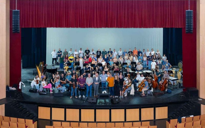 Foto de familia de la Grabación de Un Bolero para Gáldar