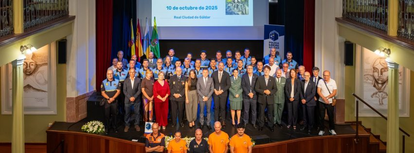 Foto de familia final del Día de la Policía Local en Gáldar
