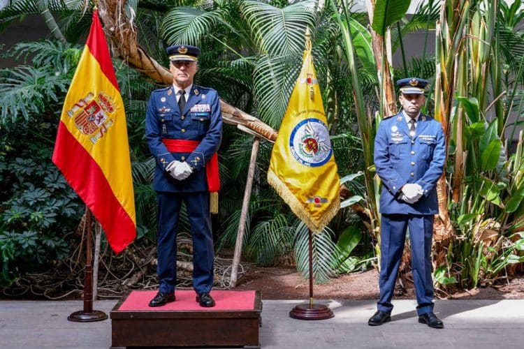 Foto_acto Arcc Canarias_de Izquierda A Derecha_general Ballesta Y Comandante Velázquez