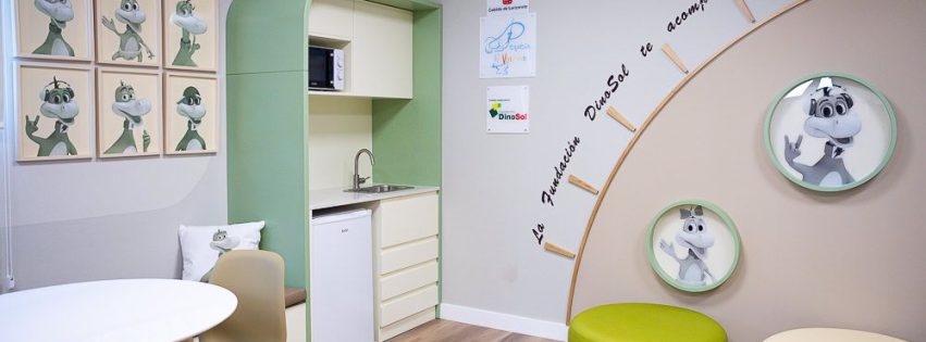 Fundación DinoSol ha colaborado en la Sala de Descanso para Familias del Hospital Universitario Doctor José Molina Orosa en Lanzarote Fundación DinoSol ha colaborado en la Sala de Descanso para Familias del Hospital Universitario Doctor José Molina Orosa en Lanzarote