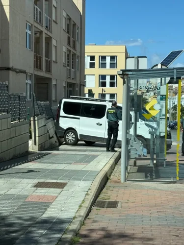 Furgon Empotrado En La Casa Cuartel De Guía