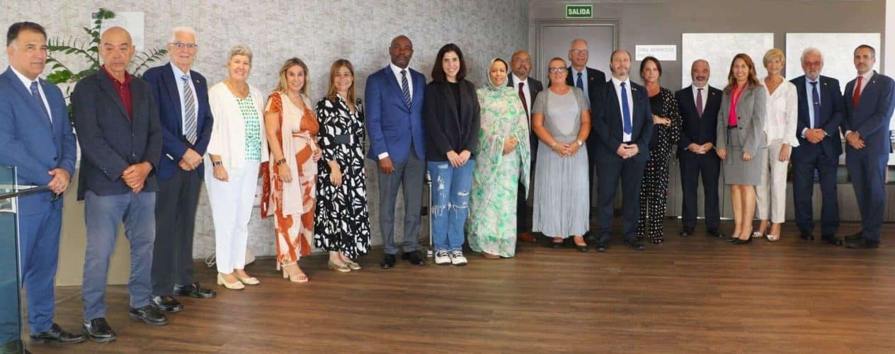 Grafica Cuerpo Consular Las Palmas Con La Directora Regional Del Suc 3