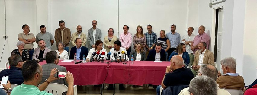 Imagen de la rueda de prensa de los 22 concejales de NC