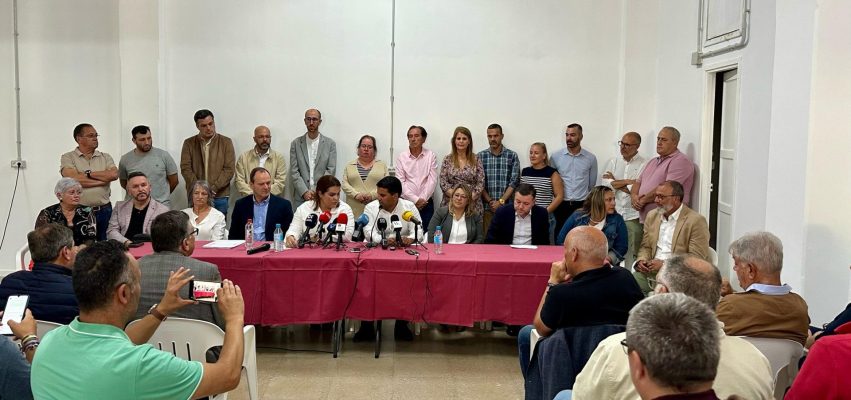 Imagen de la rueda de prensa de los 22 concejales de NC