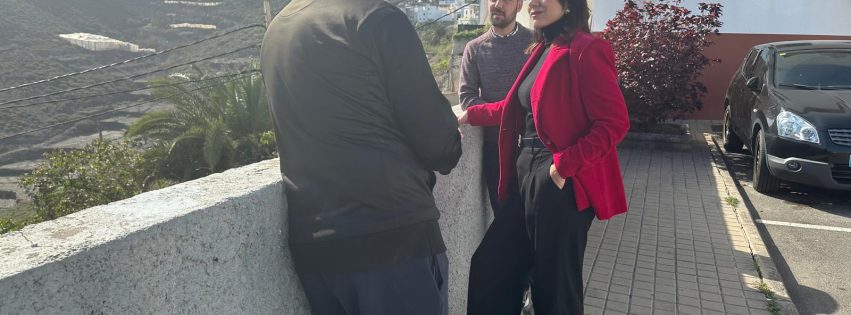 Imagen en Lomo Quintanilla con Vidina Cabrera, Jose Eduardo Marrero y representante de la asociación de vecinos3