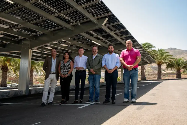 Inauguración De Las Nuevas Marquesinas Fotovoltaicas En El Aparcamiento Del Tanatorio Municipal De San Isidro