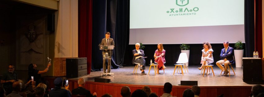 Inauguración del Simposio Internacional en el Teatro Consistorial