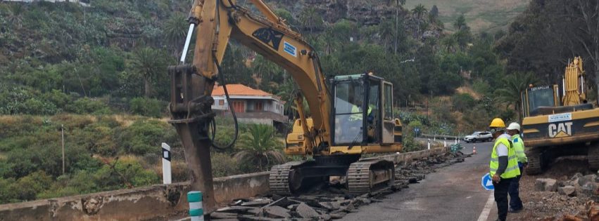 Inicio de la obra en la carretera de Hoya de Pineda