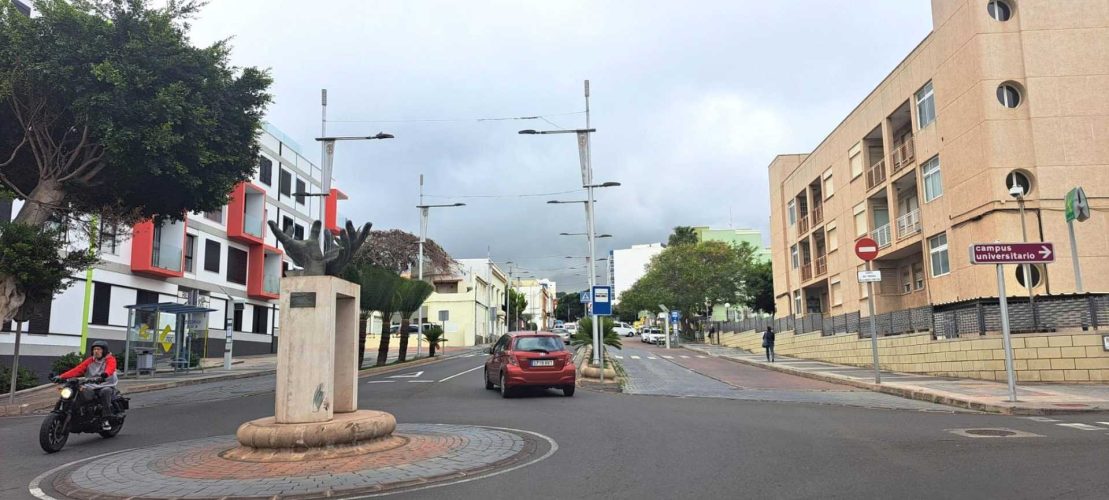Intercambiador De La Avenida Lomo Guillén A La Derecha De La Imagen