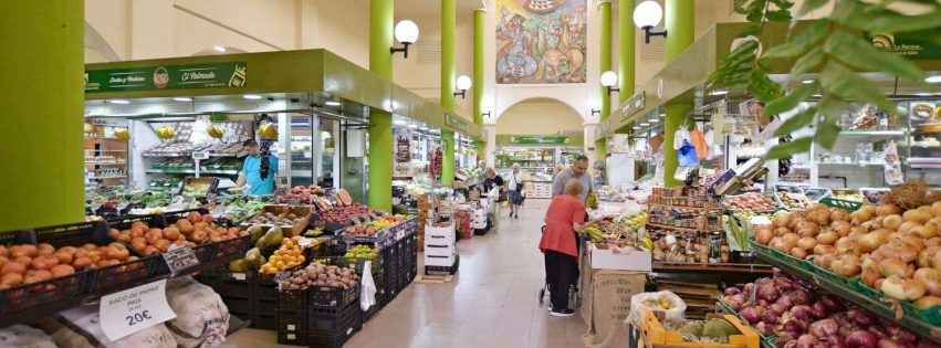 Interior-del-mercado-municipal-La-Recova-scaled 1
