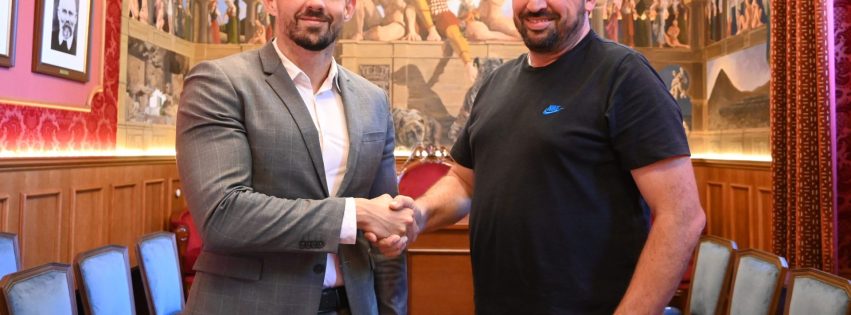 Julio Mateo y Gerardo Machín en el Salón de Plenos tras la reunión llevada a cabo entre ambos