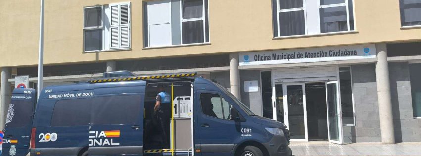 La Unidad Móvil del DNI junto a la Oficina de Atención Ciudadana el pasado mes de octubre