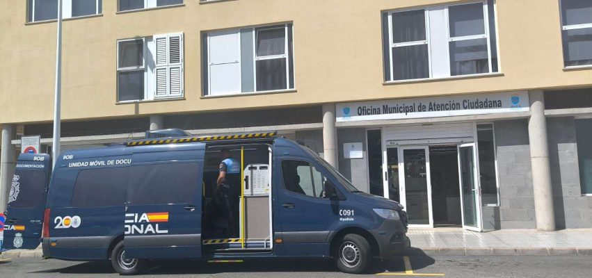 La Unidad Móvil del DNI junto a la Oficina de Atención Ciudadana el pasado mes de octubre