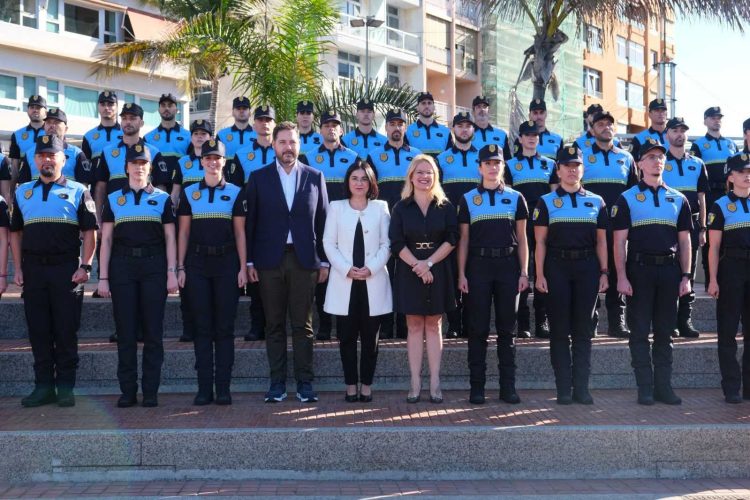 La Alcaldesa, Carolina Darias_ El Concejal De Seguridad, Josué Íñiguez_ Y La Concejala De Recursos Humanos, Esther Martín, En La Bienvenida De 45 Agentes De Policía Local