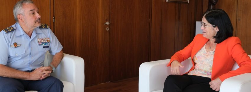 La alcaldesa mantiene un encuentro con el jefe del Mando Aéreo de Canarias MACAN 1