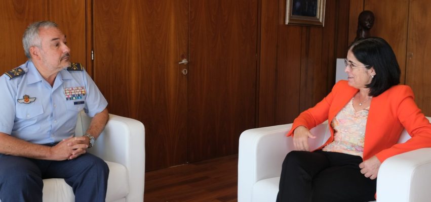 La alcaldesa mantiene un encuentro con el jefe del Mando Aéreo de Canarias MACAN 1