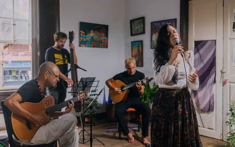 La banda Fado A Verdade durante un ensayo