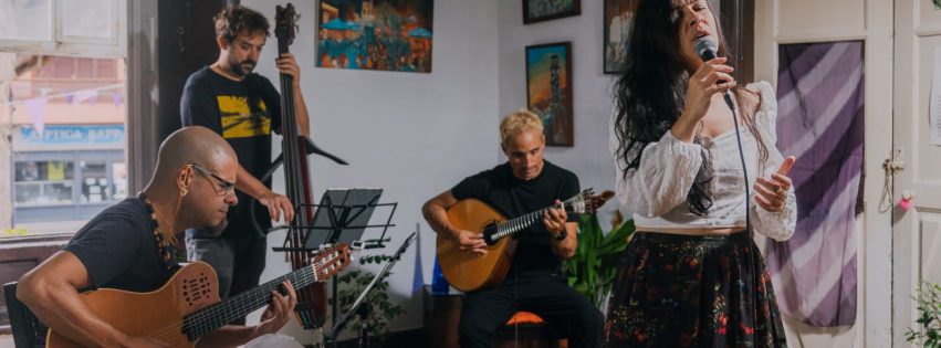 La banda Fado A Verdade durante un ensayo