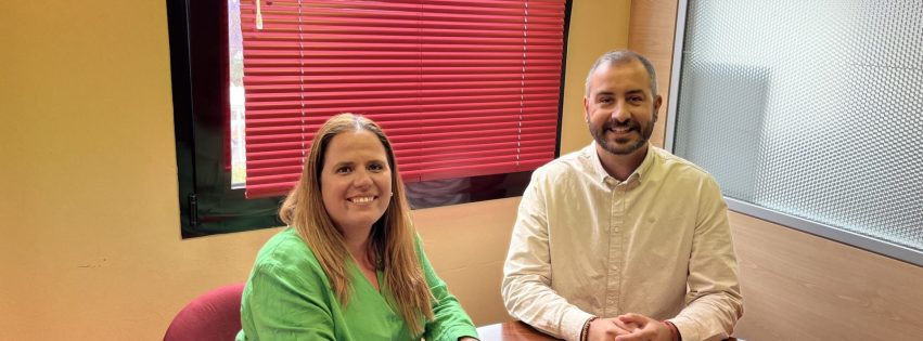 La concejala de Servicios Sociales Jésica Guerra y el director de Titularísimos Pedro Ferrera 1 2