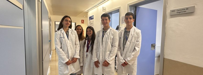 Los participantes en este Vithas Aula Salud Colegios aprendieron en urgencias qué es un triaje y cómo se coloca un vendaje entre otras cuestiones