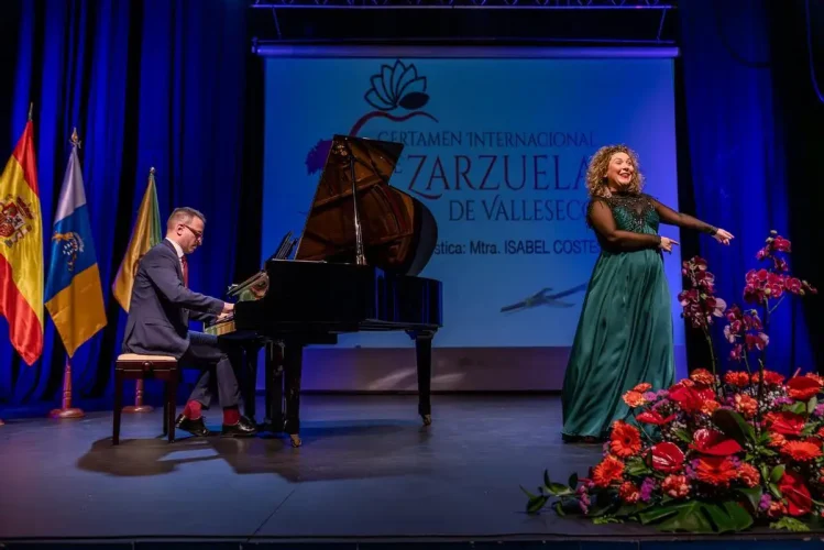Manuel Cabrera, Un Tenor En Las Corales