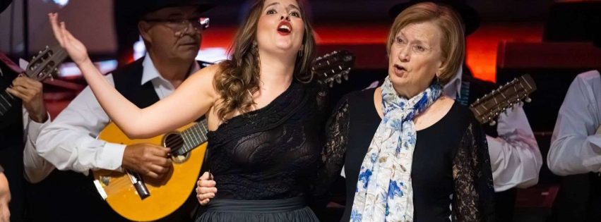 Marilia Monzón con los Cebolleros