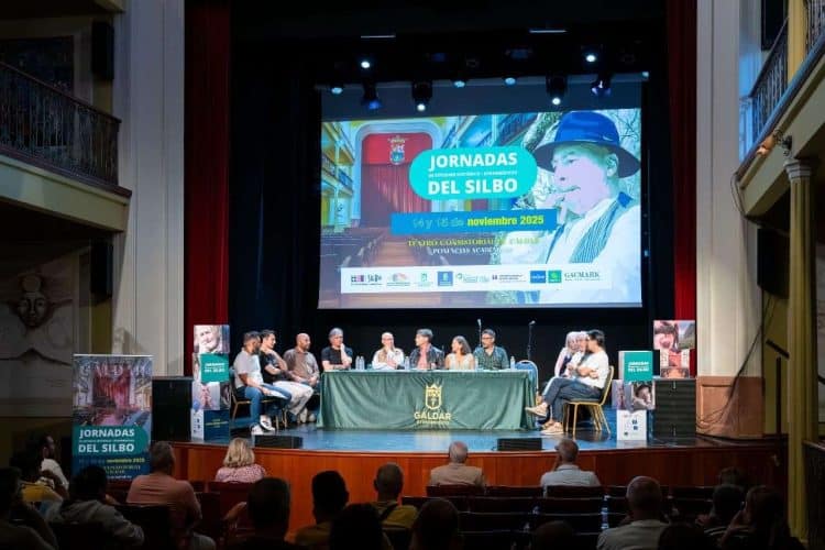 Mesa Redonda Final De Las Jornadas Del Silbo En El Teatro Consistorial De Gáldar Foto Rayco Tacoronte