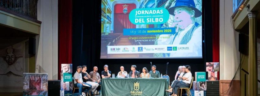Mesa redonda final de las Jornadas del Silbo en el Teatro Consistorial de Gáldar Foto Rayco Tacoronte
