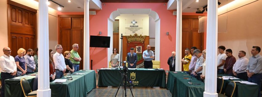 Minuto de silencio en el Pleno de mayo en el Ayuntamiento de Gáldar 2