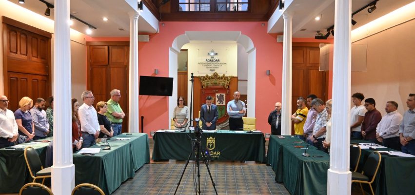 Minuto de silencio en el Pleno de mayo en el Ayuntamiento de Gáldar 2