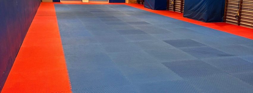 Nuevo tatami en el gimnasio municipal Nuevo tatami en el gimnasio municipal