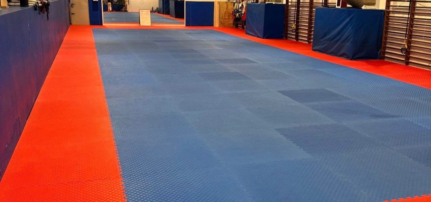Nuevo tatami en el gimnasio municipal
