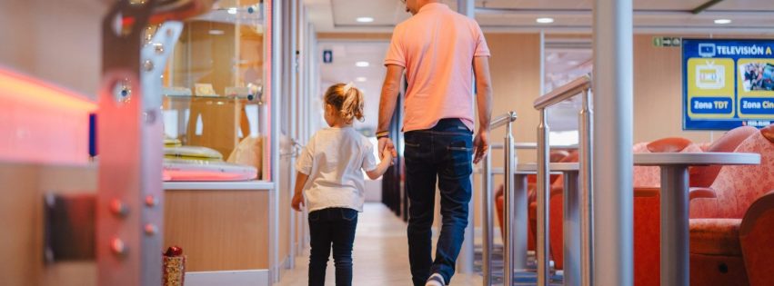 Padre e hija a bordo de Fred. Olsen Express (1)