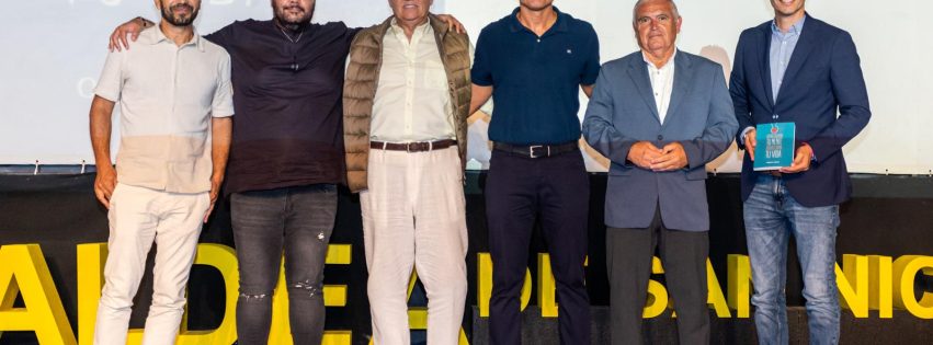 Presentación del libro en la Aldea foto de Familia