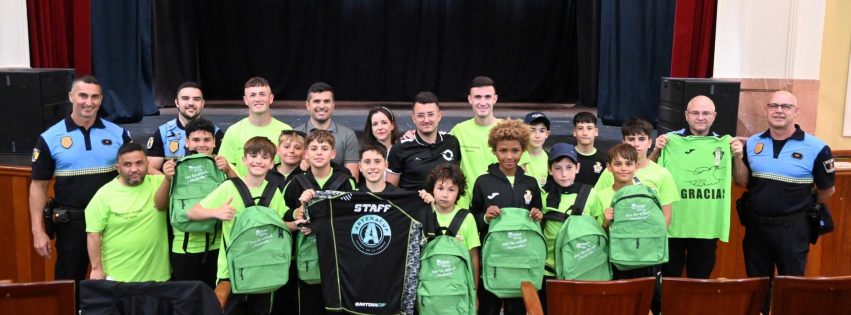 Recepción de la corporación municipal y la Policía Local al equipo alevín del Atlético Ciudad Paiporta