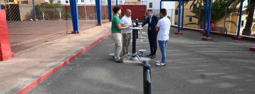 Renovación de los aparatos biosaludables junto a la cancha de Sardina