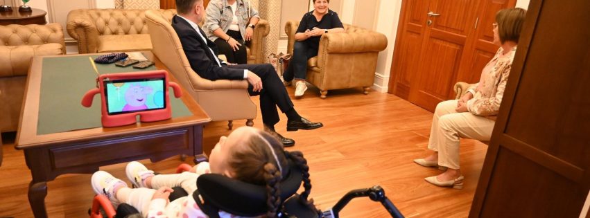 Reunión en las Casas Consistoriales con la familia de Daniela Sánchez