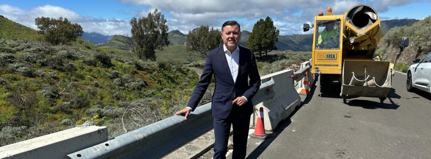 Teodoro Sosa alcalde de Gáldar en el inicio de los trabajos en las carreteras de los Altos de Gáldar