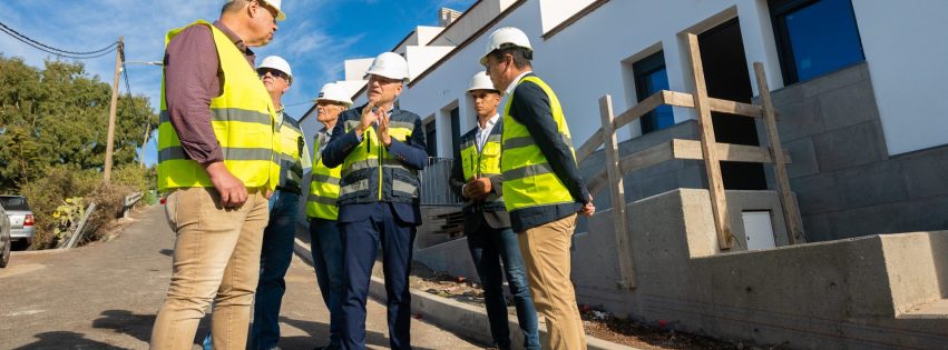 Teodoro Sosa alcalde de Gáldar junto a Pablo Rodríguez Antonio Ortega Carlos Ruiz Eleazar Rodríguez y Pepe Torres