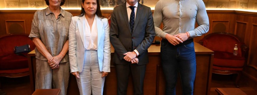 Teodoro Sosa y Bernarda Hernández Díaz en el centro junto a Julio Mateo y Candelaria Guerra