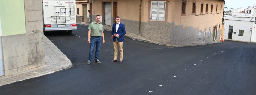 Teodoro Sosa y Heriberto Reyes en las calles de Barrial