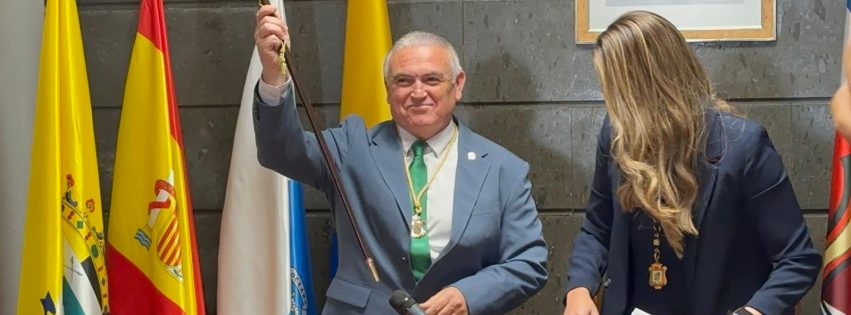 Toma de posesioěn del nuevo alcalde de La Aldea de San Nicolaěs, Pedro Suaěrez Moreno