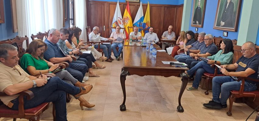 Un momento de uno de los plenos celebrados hoy en las Casas Consistoriales de Guía