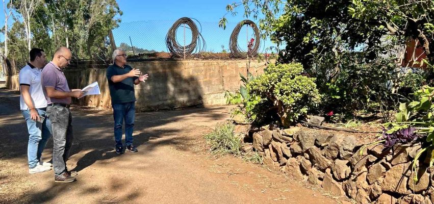 Visita del concejal y técnicos a la zona de Lomo Guzmán donde se instalará el alumbrado fotovoltaico